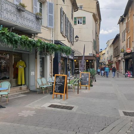 Appartement Au Coeur De La Sorgue L'Isle-sur-la-Sorgue Bagian luar foto
