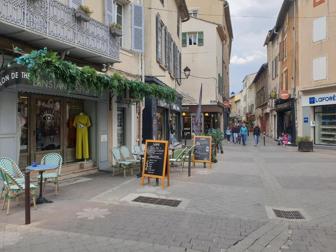 Appartement Au Coeur De La Sorgue L'Isle-sur-la-Sorgue Bagian luar foto